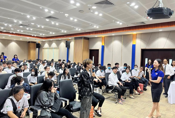 Ngành Quan hệ Quốc tế Đại học Đông Á – Xu thế mới cho GenZ 2023